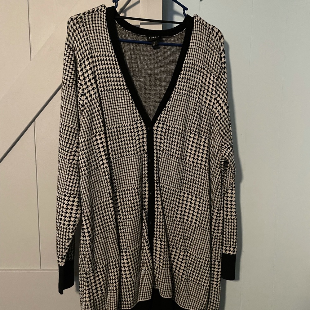 Torrid size 2 long sleeve button cardigan